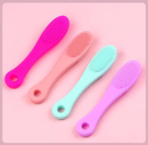 Soft Pet Finger Brush – Dog & Cat Toothbrush for Tear Stains